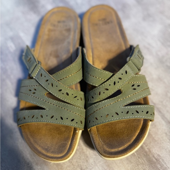 Earth Origins Womens Sandals Size 9.5 Green Slides Casual Leather Comfy - Picture 2 of 15